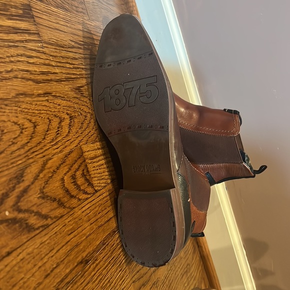 Men’s Chelsea Boots - Picture 5 of 5